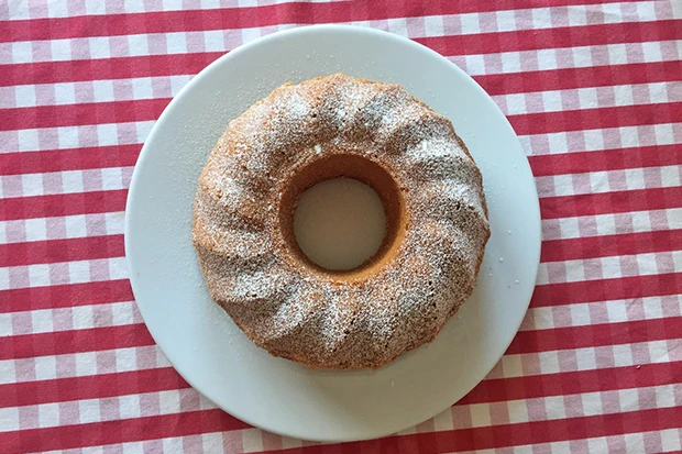 Schneller Zitronenguglhupf aus R&uuml;hrteig