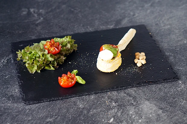 Bl&auml;tterteigl&ouml;ffel Caprese