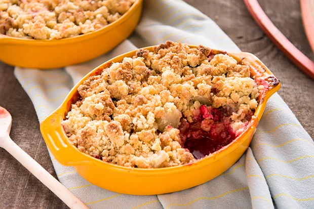 Rhabarber-Himbeer-Crumble
