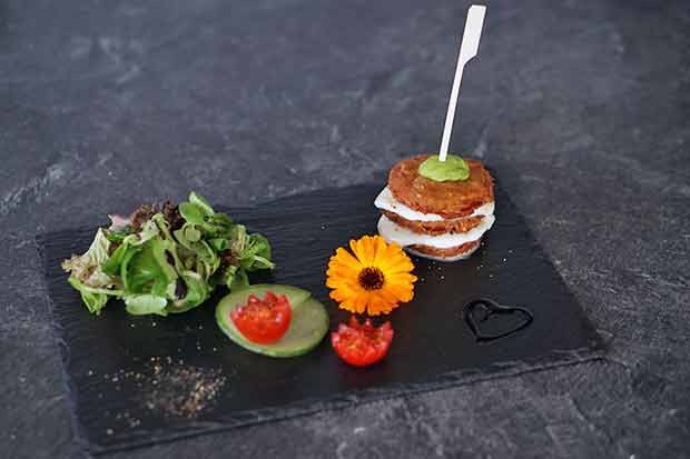 Caprese Türmchen paniert
