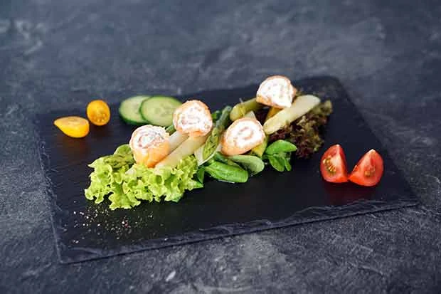 Spargel mit Lachsr&ouml;llchen