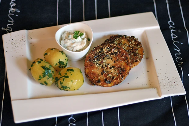 K&uuml;rbisschnitzel mit Kr&auml;utersauce