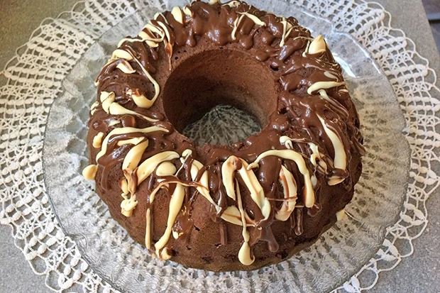 Schoko-Marzipan-Nuss-Gugelhupf