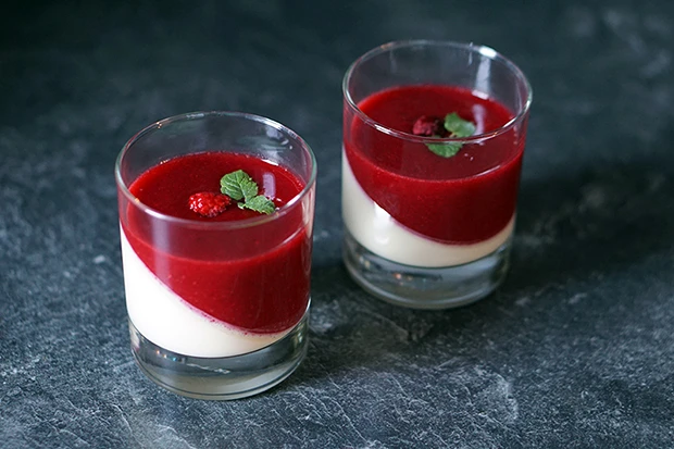 Panna Cotta mit Himbeergelee
