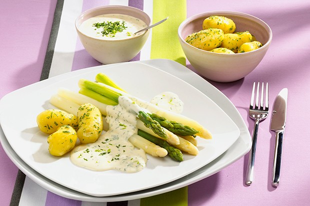 Spargel mit Kräutersauce