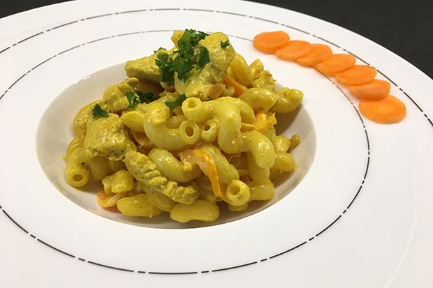 Gem&uuml;se-Nudel-Pfanne mit Huhn