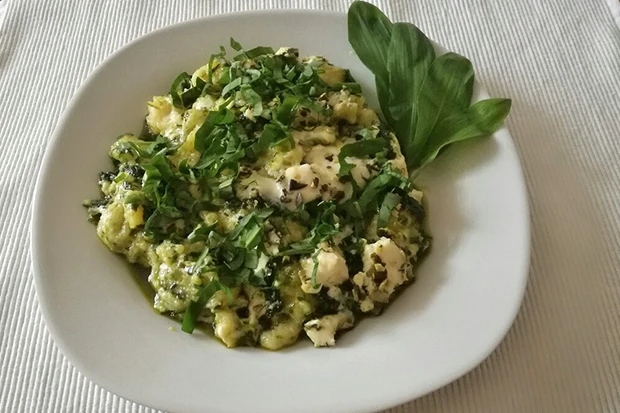 Polentaauflauf mit B&auml;rlauchpaste und Hirtenk&auml;se