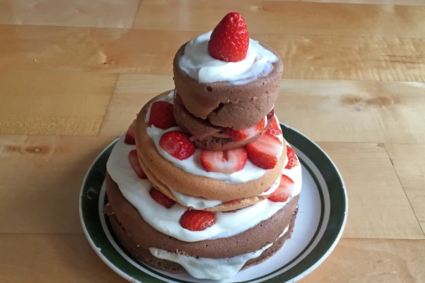 Naked Cake mit Erdbeeren und Mascarponecreme