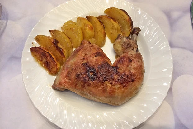 Honig-H&uuml;hnerkeulen mit Kartoffeln
