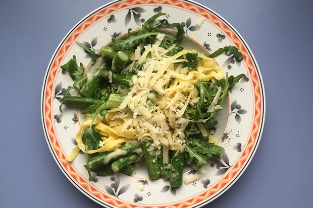 Tagliatelle mit gr&uuml;nem Spargel und Rucola