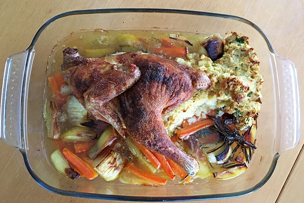 Brathuhn mit Gemüse und knusprigen Knödel