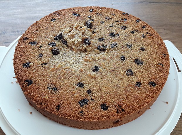 Haselnusskuchen mit Preiselbeeren