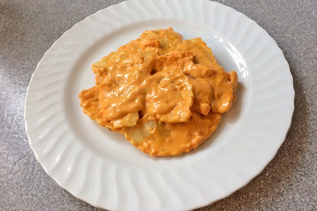 Schnelle Teigtaschen in Paprikasauce