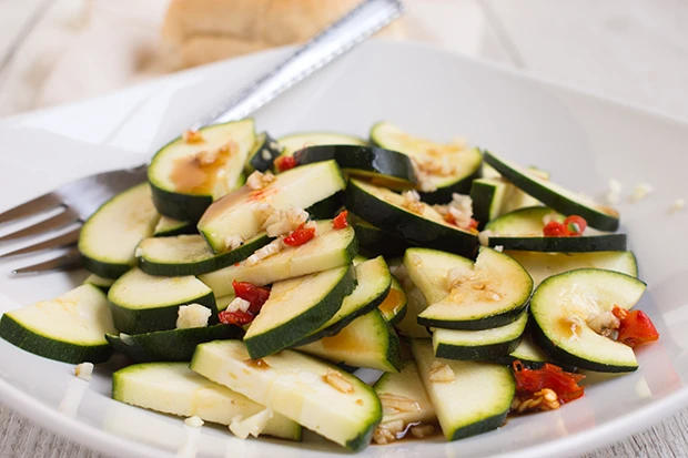 Zucchinisalat mit Knoblauch