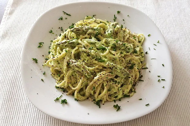 Dinkelspaghetti mit gr&uuml;ner Spargelsauce