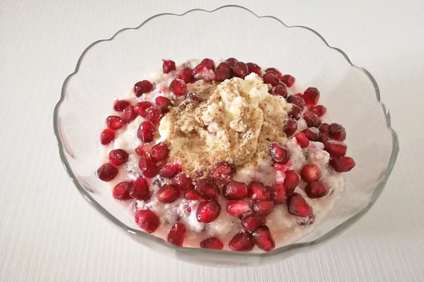 Granatapfel-Buttermilch-Dessert