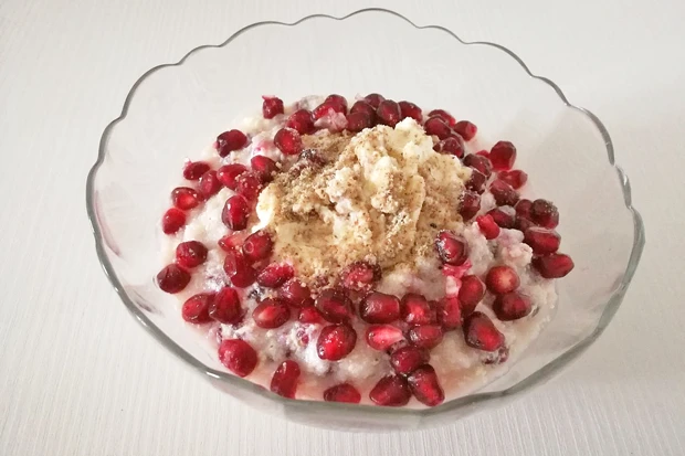 Granatapfel-Buttermilch-Dessert
