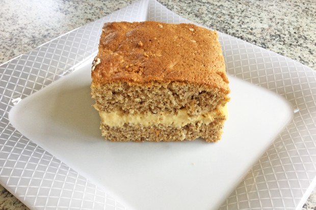 Nussschnitten mit Vanillecreme