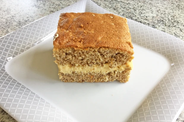 Nussschnitten mit Vanillecreme
