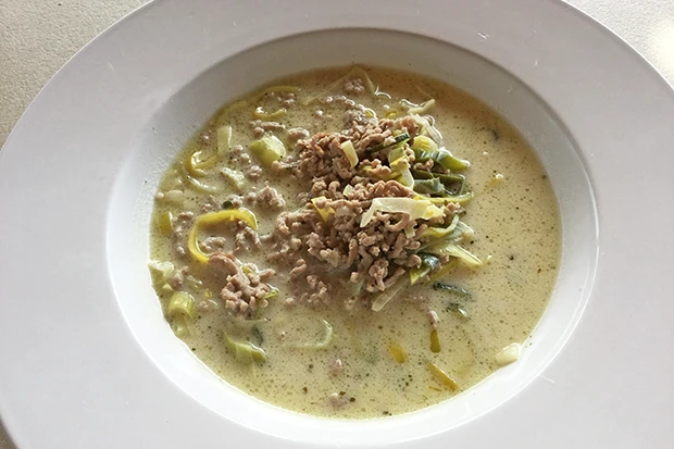 Lauchsuppe mit Faschiertem