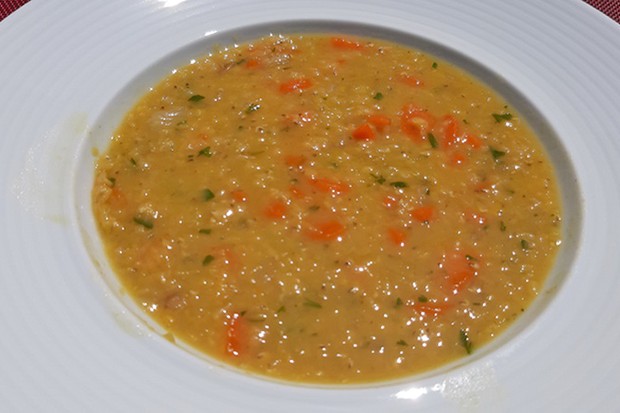 Linsensuppe mit roten Linsen