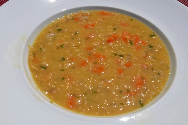 Linsensuppe mit roten Linsen
