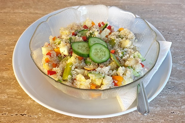 Quinoasalat mit Ananas