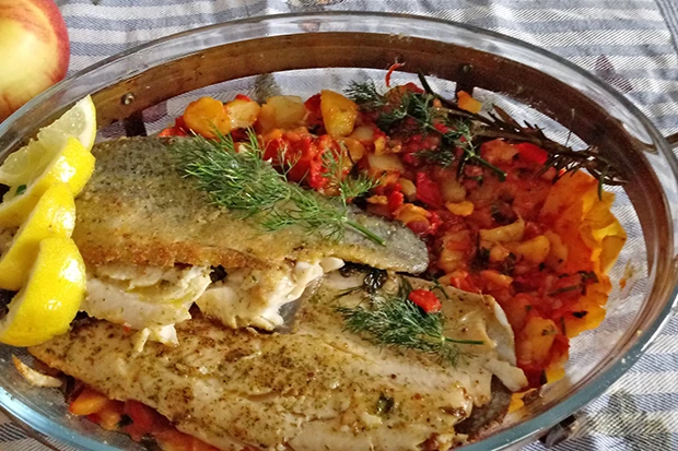 Forellenfilets auf Paprika-Kartoffel-Gemüse