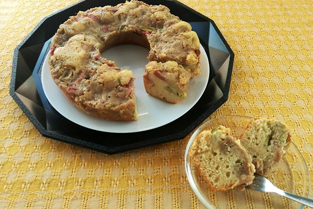 Rhabarberkuchen mit Erdmandelguss