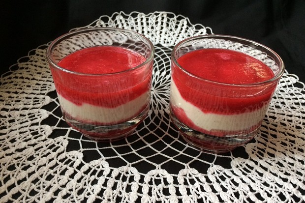 Ribiseldessert im Glas