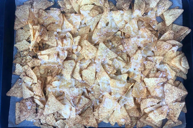 Schnelle &uuml;berbackene K&auml;senachos