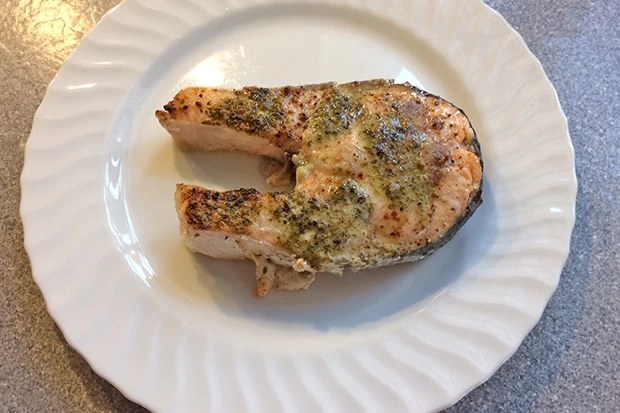 Gebratener Lachs mit Kr&auml;uterbutter