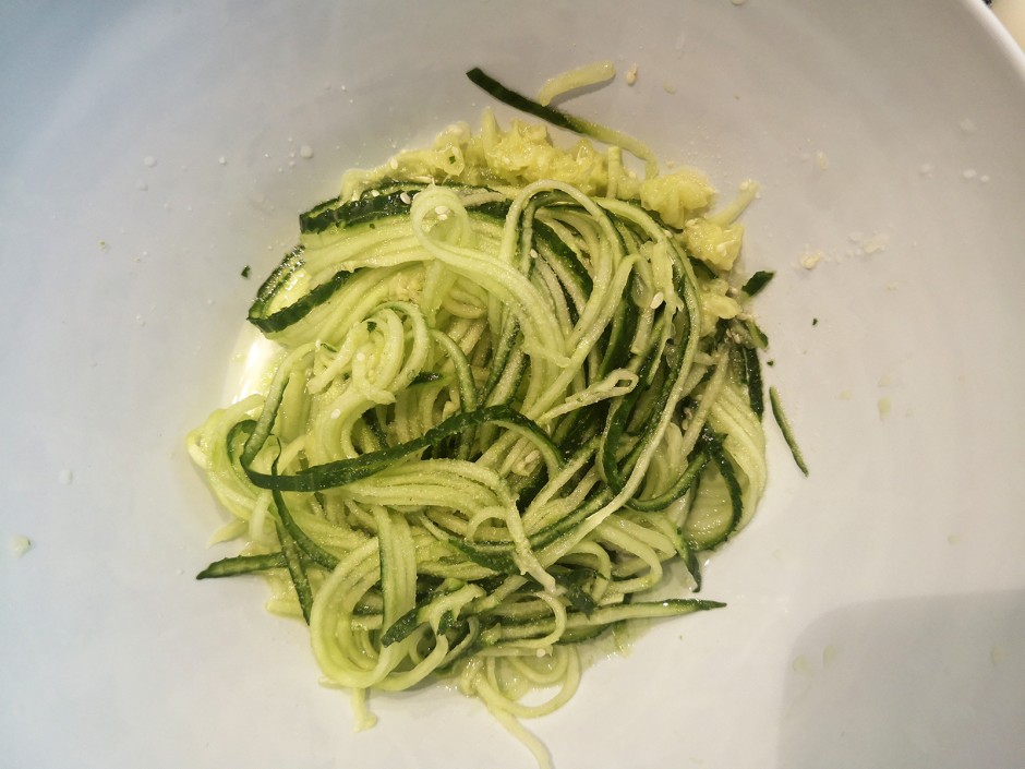 Gurkensalat aus dem Nudelmaker