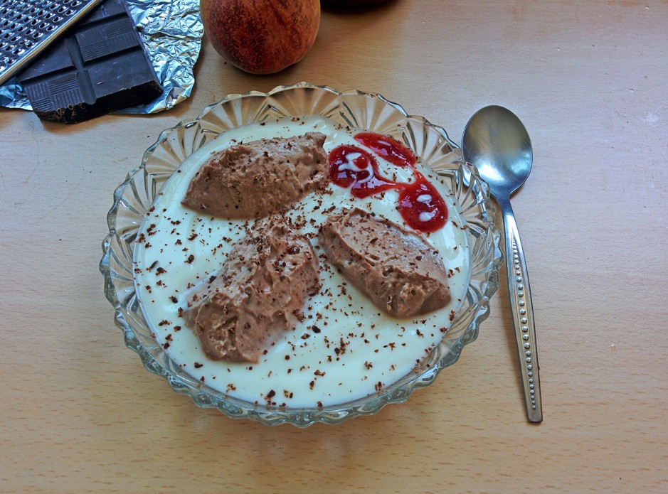 Schoko-Joghurt-Eisdessert - Rezept