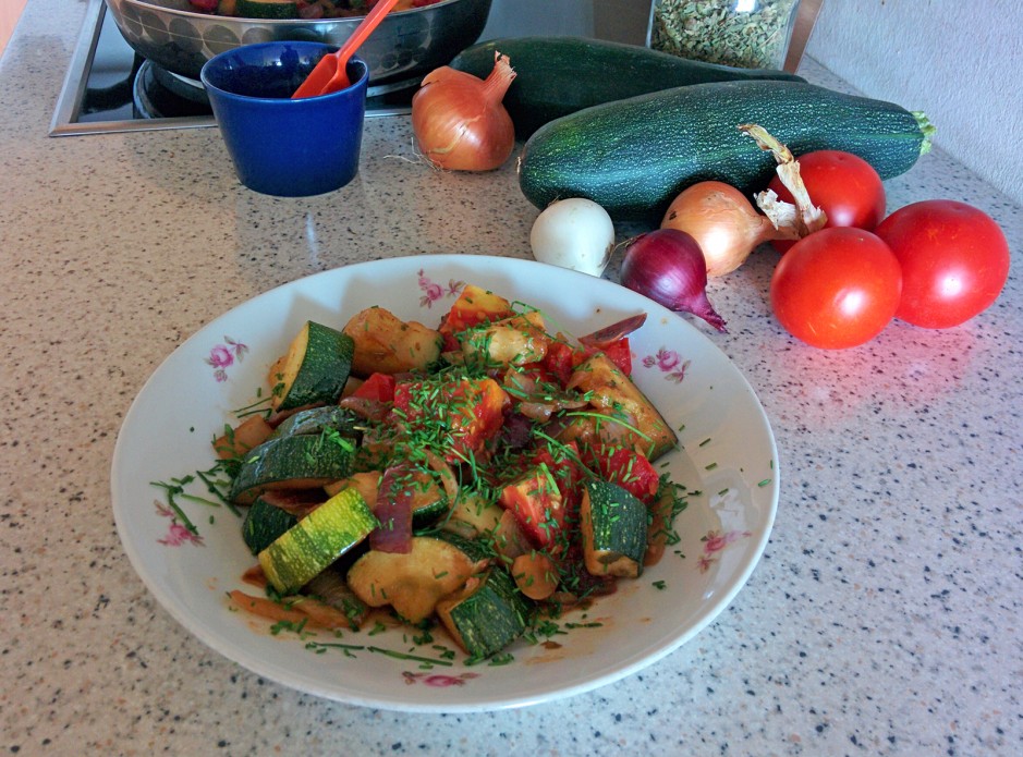 Zucchini-Paradeiser-Gemüse