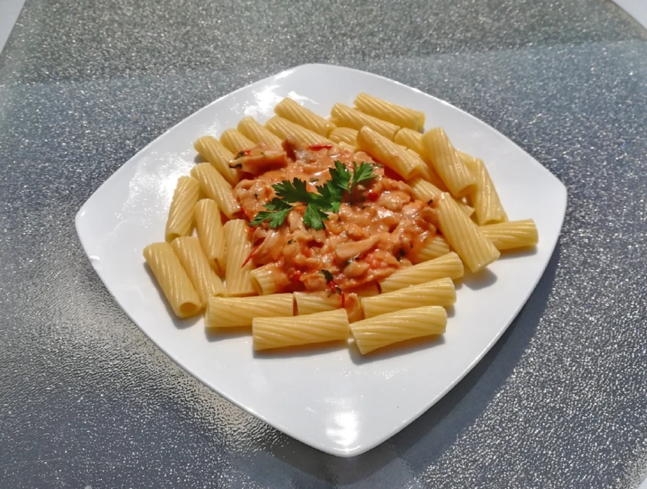 T&auml;ublingsauce mit Nudeln