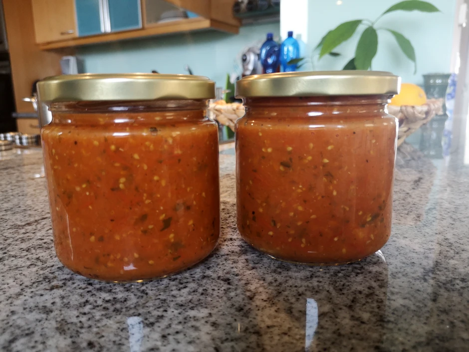 Tomatensugo mit Kr&auml;utern