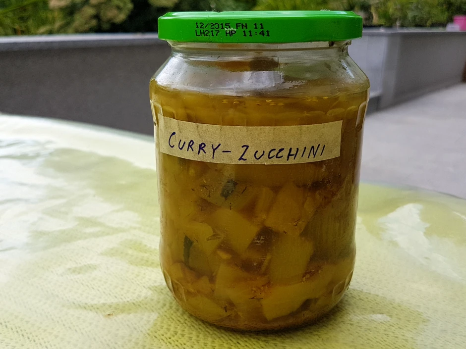 Eingelegte Curry - Zucchini