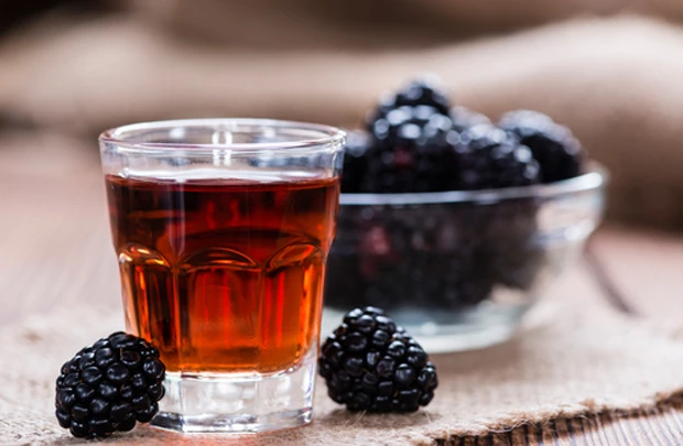 Brombeerschnaps