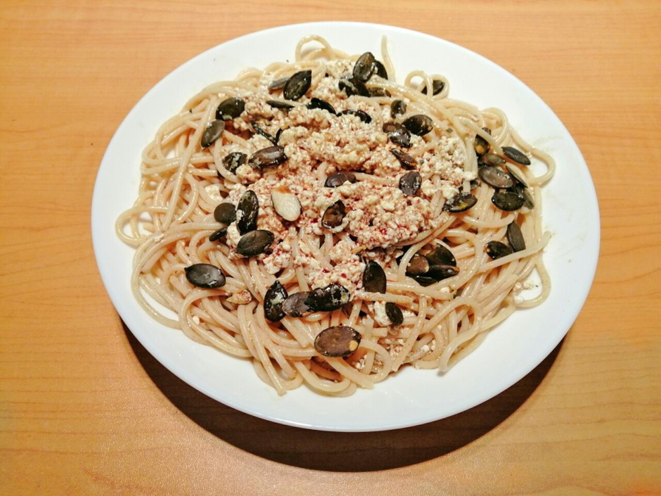 Dinkel-Spaghetti mit Kürbiskernöl-Pesto