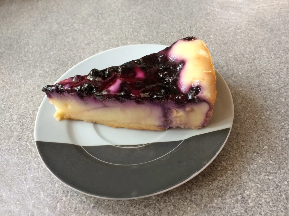 Topfentorte mit Heidelbeeren