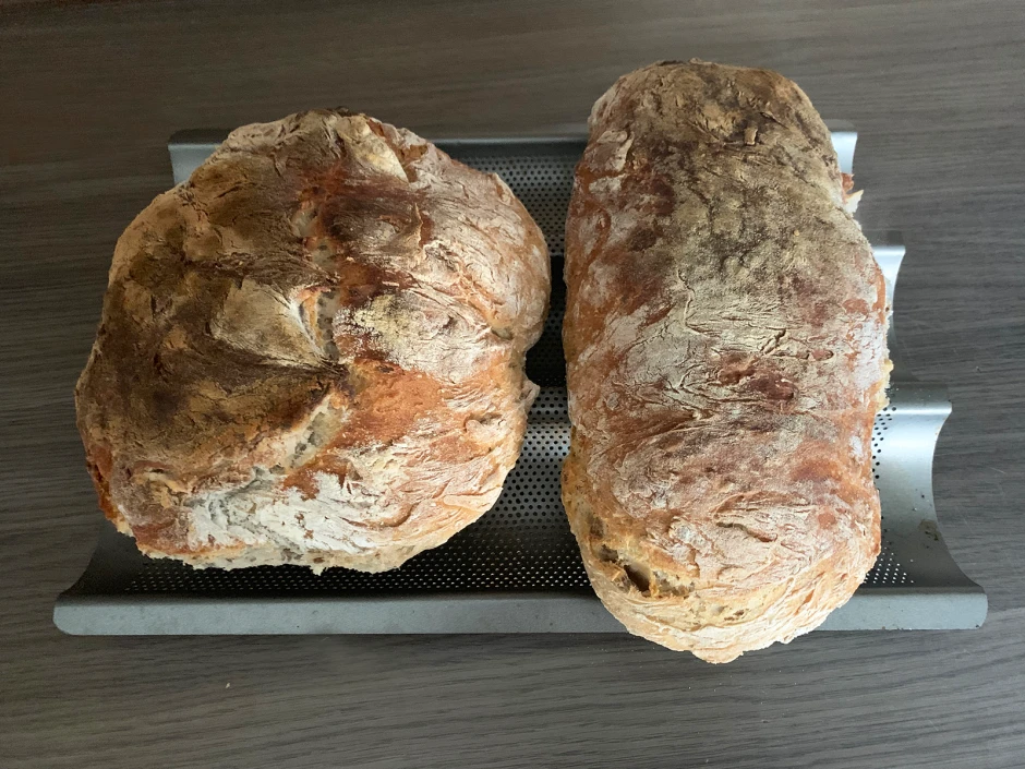 Herzhaftes Brot mit Kruste