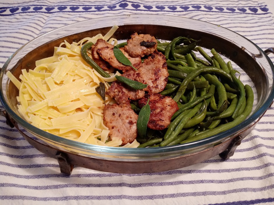 Medaillons mit Butterbohnen und Bandnudeln