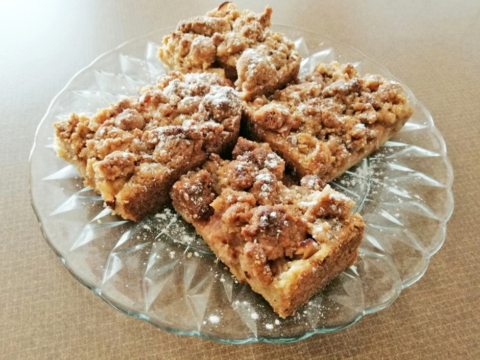 Dinkel-Apfelkuchen mit Streusel