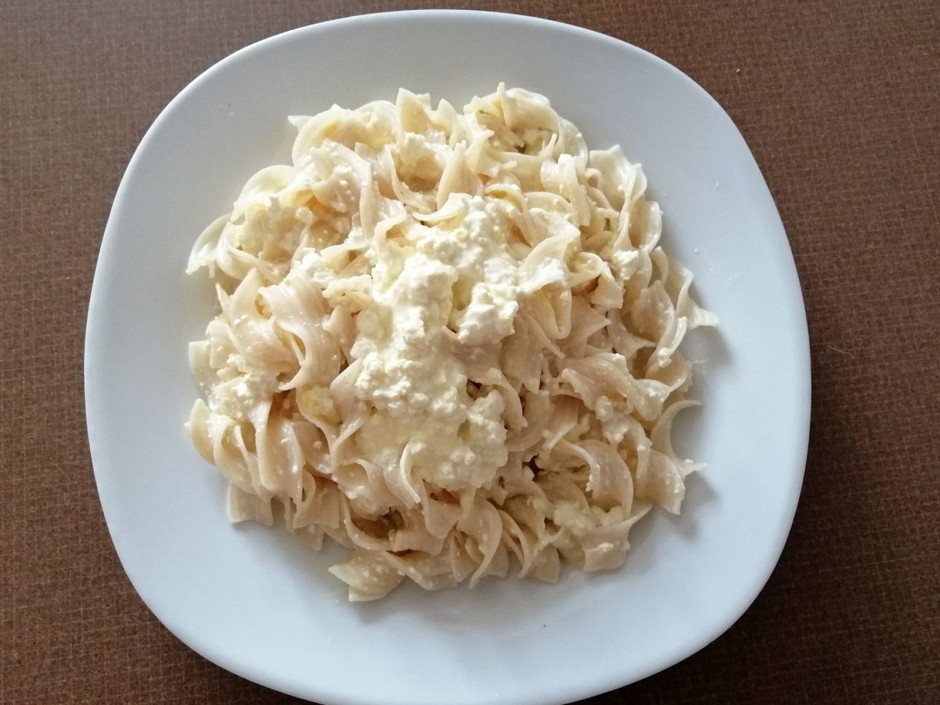 Dinkel-Bandnudeln mit Safran-Topfen