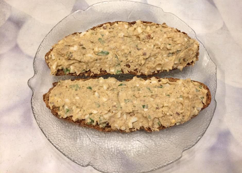 Sardinenaufstrich mit Ei