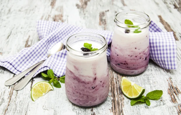 Buttermilchshake mit Beeren