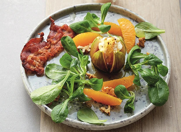 Gratinierte Feige mit Ziegenkäse und Feldsalat