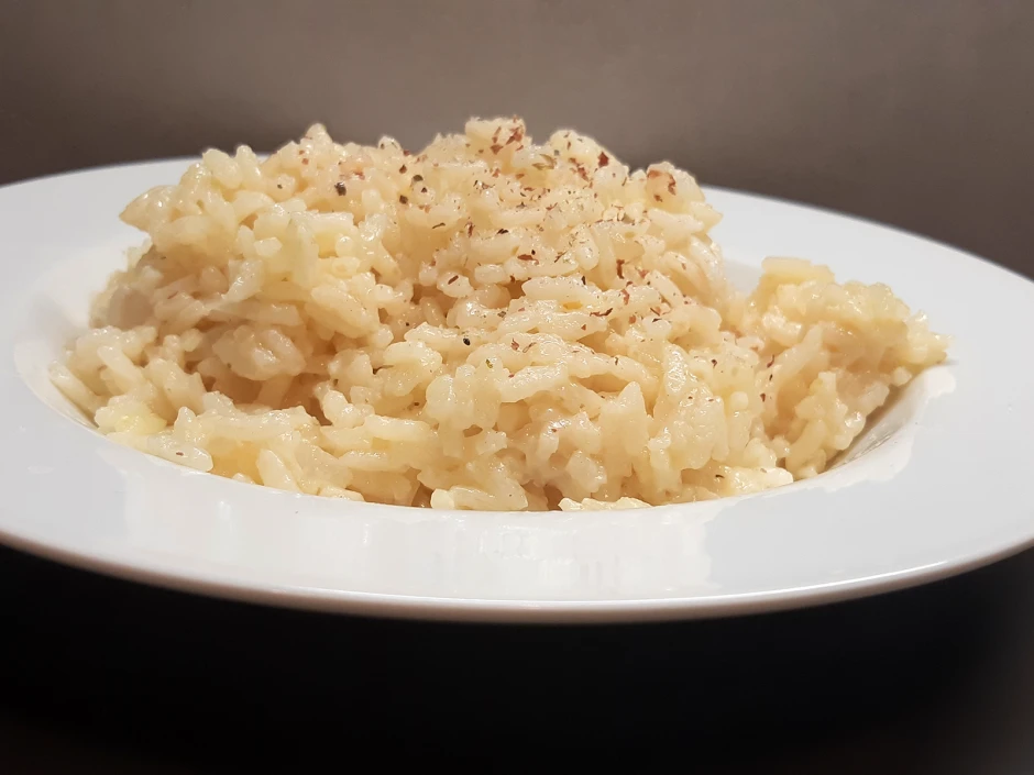 Weißweinrisotto mit Parmesan und Rosensalz