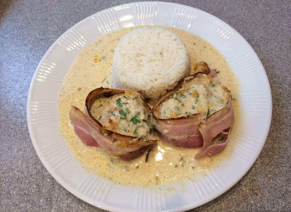 Schweinefilet im Speckmantel mit Currysauce - Rezept